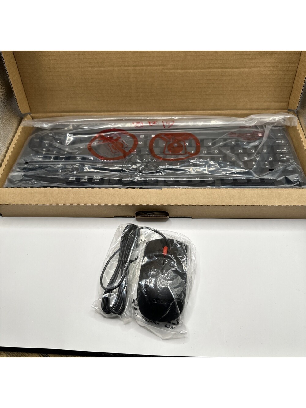 Lenovo KBBH21 Traditional USB Keyboard With SM-8823 Mouse NEW NEVER USED